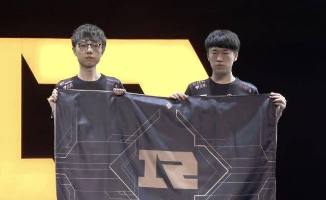 在足球界 在足球界