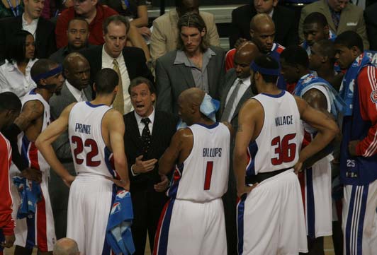 边后卫内收 边后卫内收